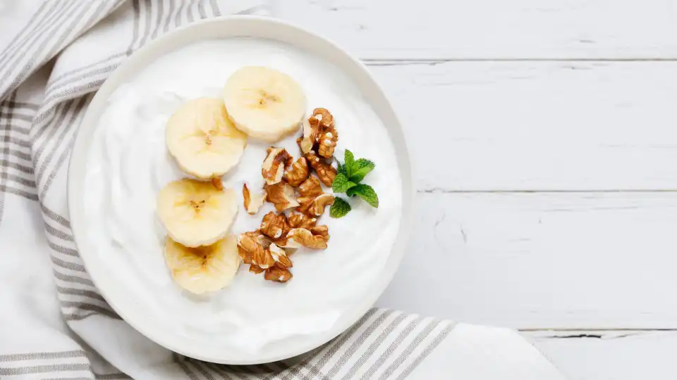 Esqueça os gelados. Faça um snack mais saudável e fresco para os miúdos