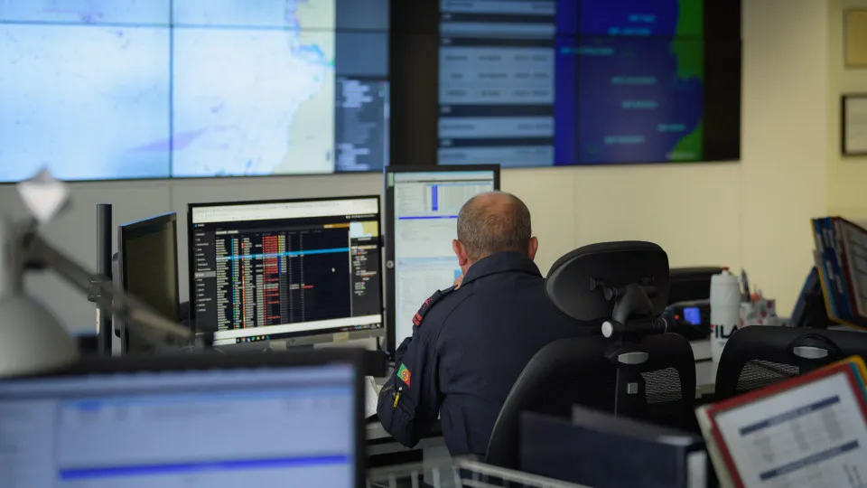 Ucraniano resgatado de navio "com indícios de pneumonia" em Aveiro