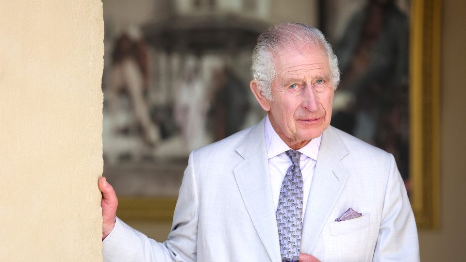 Carlos III "está frustrado" com tratamento contra o cancro, diz sobrinho
