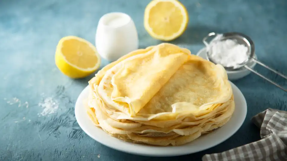 Indulge in two (or three) of these lemon crepes