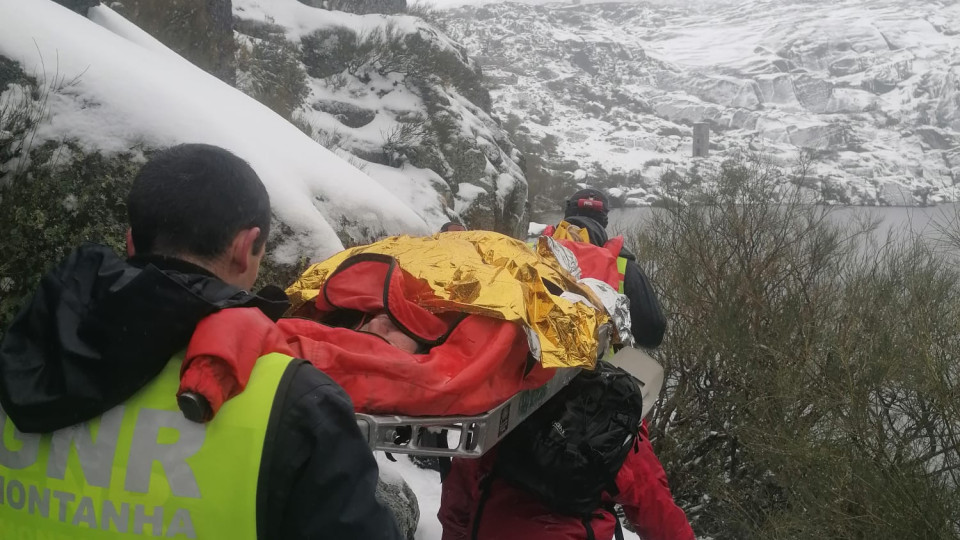 Resgatado montanhista que caiu na Serra da Estrela. Partiu uma perna