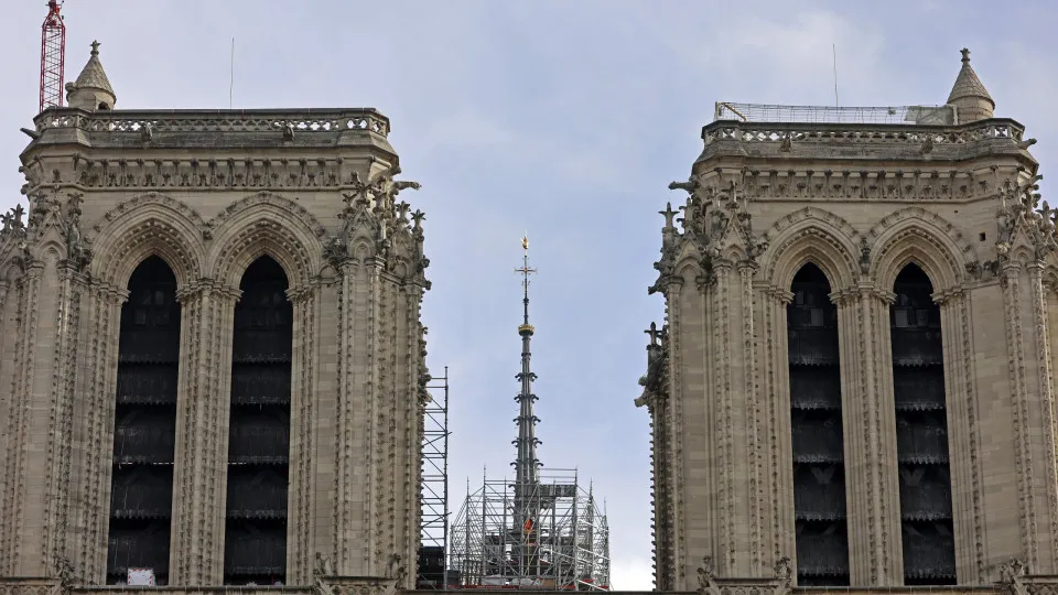 Catedral de Notre-Dame renascerá 5 anos após incêndio. Eis o essencial
