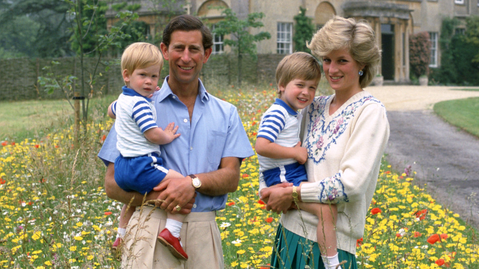Princesa Diana já temia rivalidade entre os filhos Harry e William