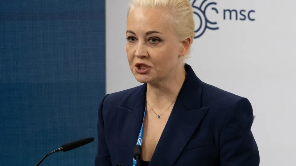 Mulher de Navalny pede libertação imediata dos advogados do marido