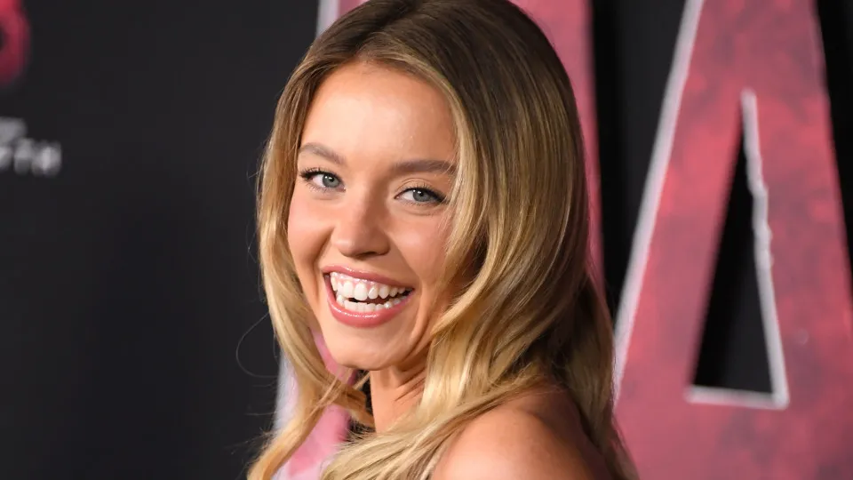 Sydney Sweeney oferece presente generoso à mãe