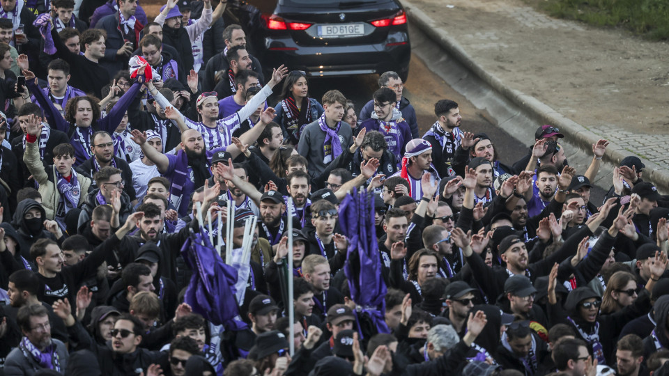 Relato chocante de adeptos do Toulouse na Luz: "Tive de baixar as calças"