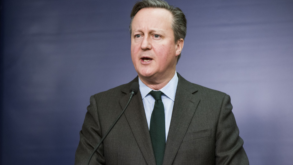Cameron diz que Israel decidiu responder ao ataque do Irão