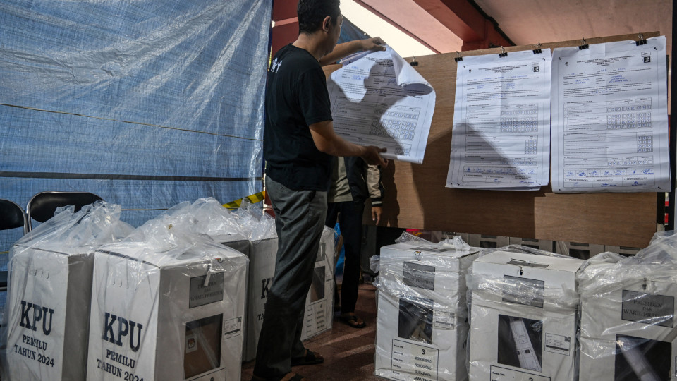 Pelo menos 71 trabalhadores eleitorais morreram de exaustão após eleições