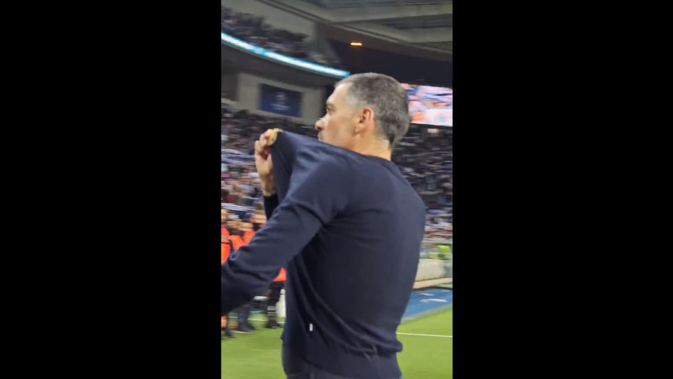 O gesto de Sérgio Conceição após a vitória do FC Porto frente ao Arsenal