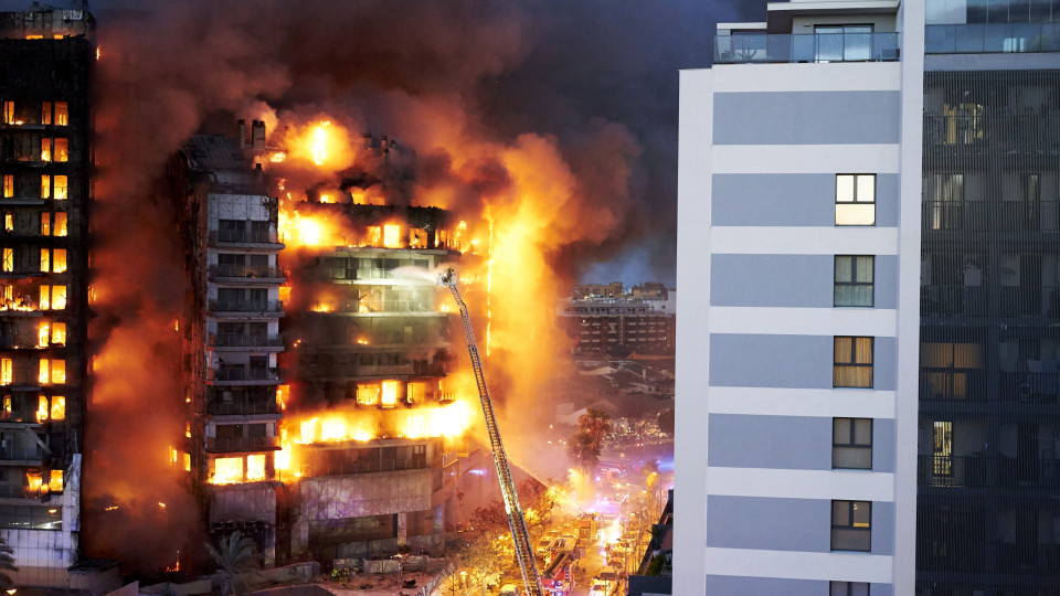 BYD esclarece que nada teve que ver com o incêndio no prédio de Valência