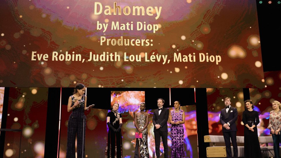 'Dahomey' de Mati Diop vence Urso de Ouro do Festival de Berlim