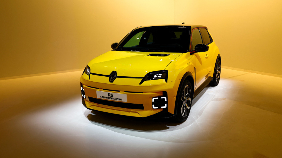 Renault 5 ainda não chegou ao mercado, mas 'chovem' pedidos de interesse