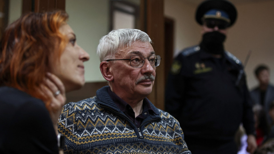 HRW apelida de "farsa kafkiana" processo contra opositor russo Orlov