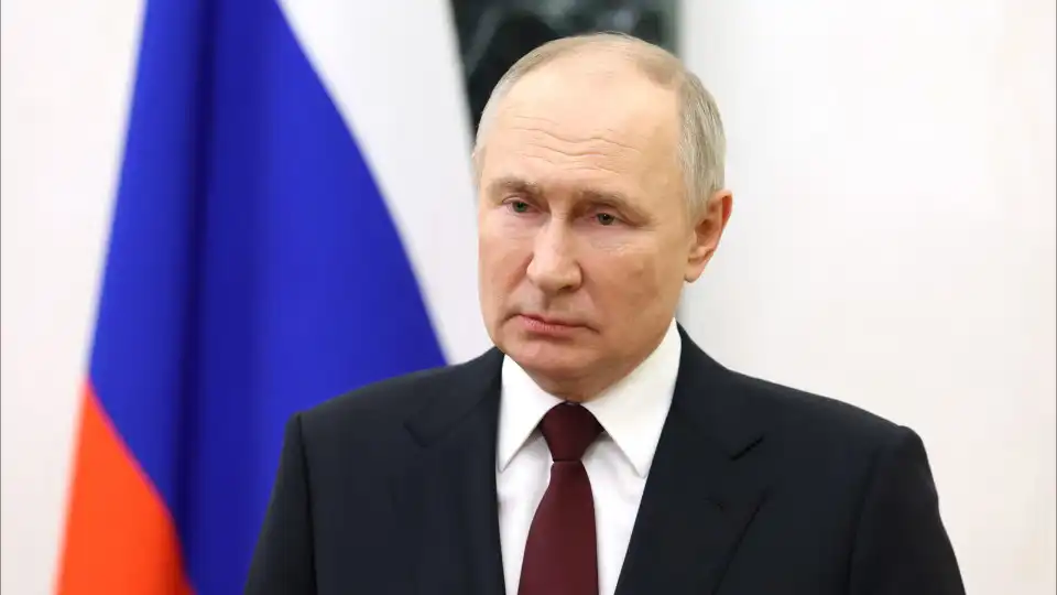 Putin reconhece que russos nas zonas fronteiriças passam dificuldades