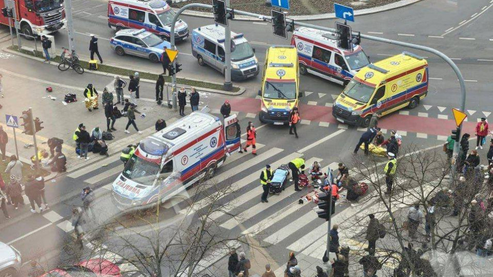 Carro atropela multidão na Polónia. Há 19 feridos, incluindo crianças