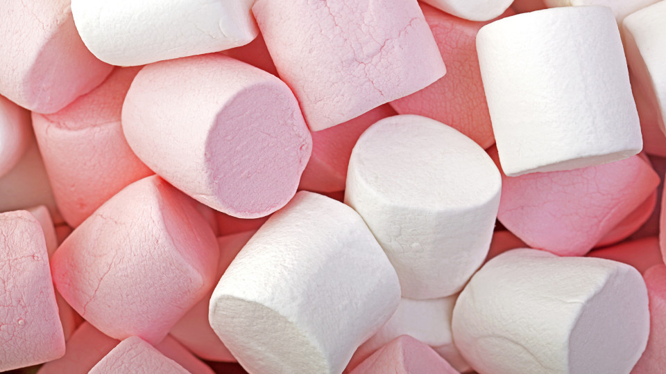 Só precisa de dois ingredientes para fazer marshmallows 'fit' em casa