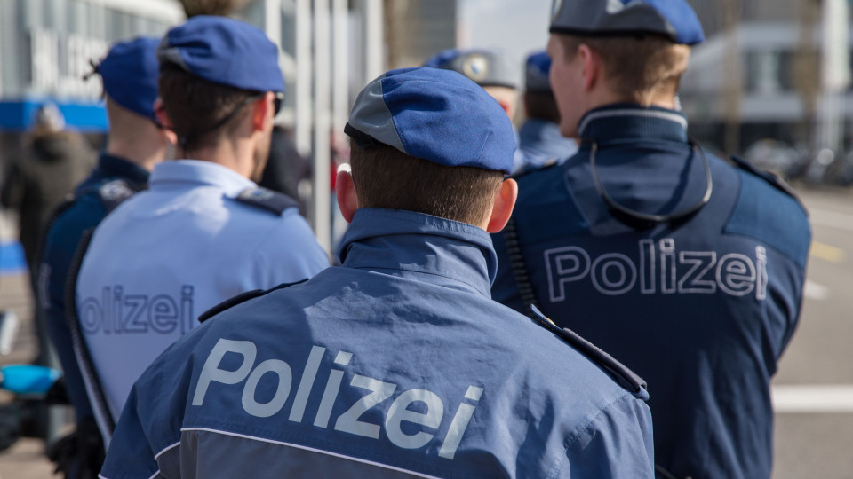 Adolescente de 15 anos detido após esfaquear judeu na Suíça
