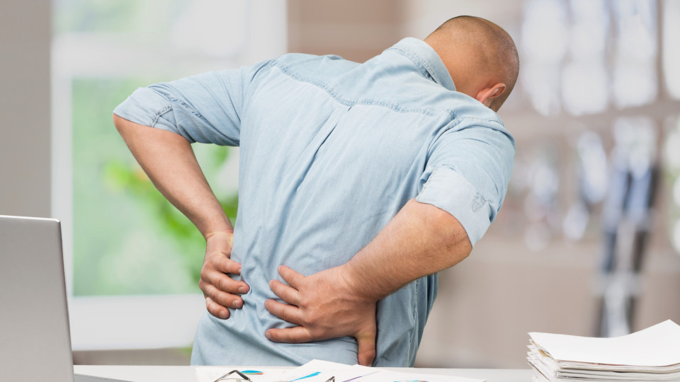 Quando uma dor nas costas pode indicar cancro da próstata