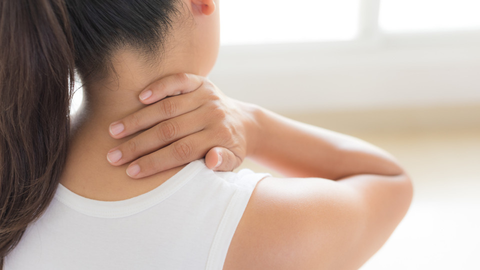 Stress pode levar a dores no pescoço. Veja como aliviar