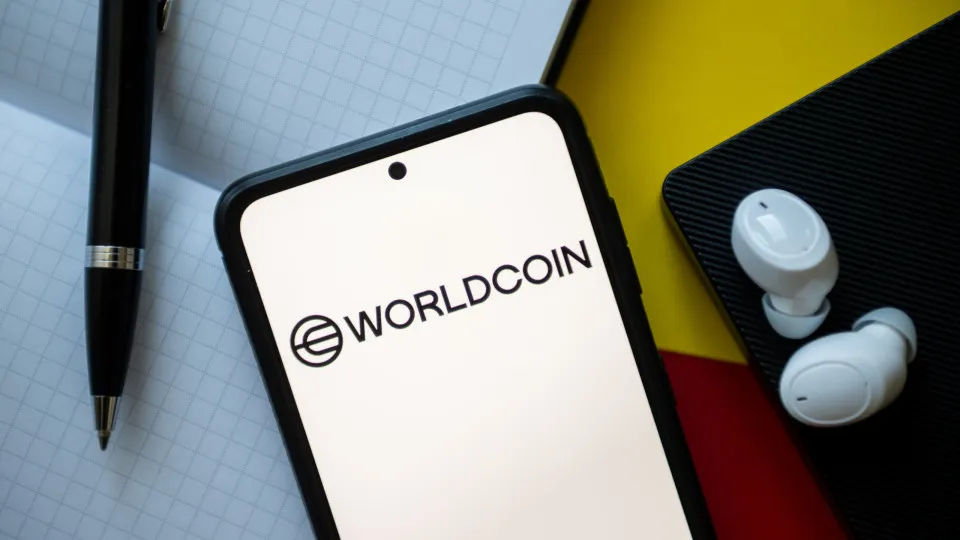 Worldcoin suspende atividade por cá, mas garante "conformidade" com a lei