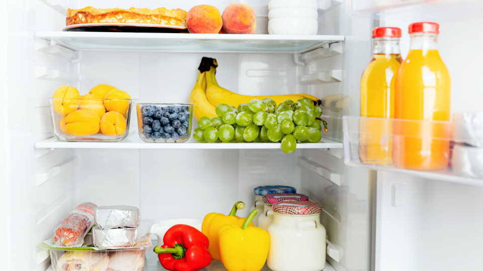 Nutricionista aconselha: Pare de guardar estes alimentos no frigorífico