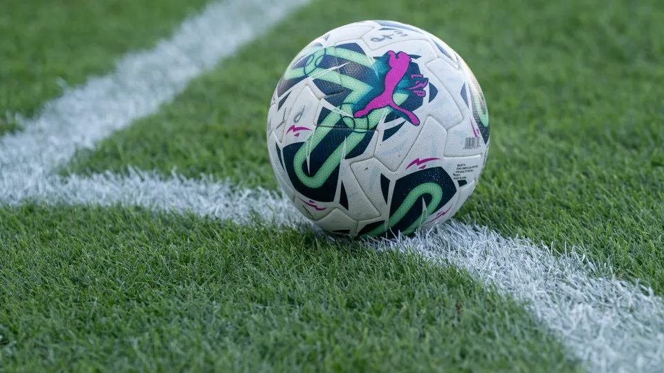 PORTIMAO, PORTUGAL - OCTOBER 28:  Ball in corner area during the competition Liga 1 match between Portimonense and Estoril Praia at Estadio Municipal de Portimao on October 28, 2023 in Portimao, Portugal. (Photo by Henk Seppen/BSR Agency/Getty Images)