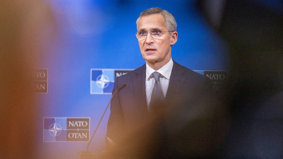 NATO: Aliança "maior e mais forte" com Suécia e "mais perto" da Ucrânia