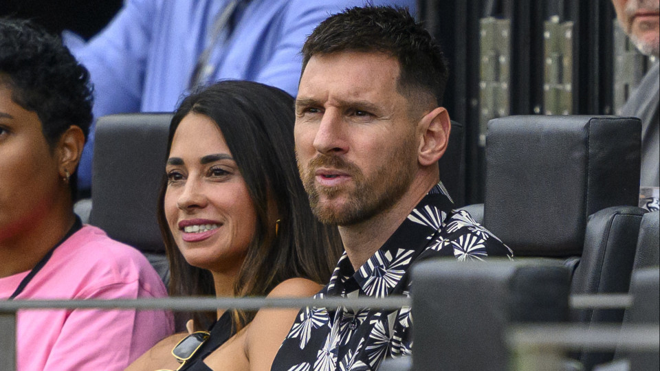Lesionado, Lionel Messi não perde jogo do Inter Miami ao lado da mulher
