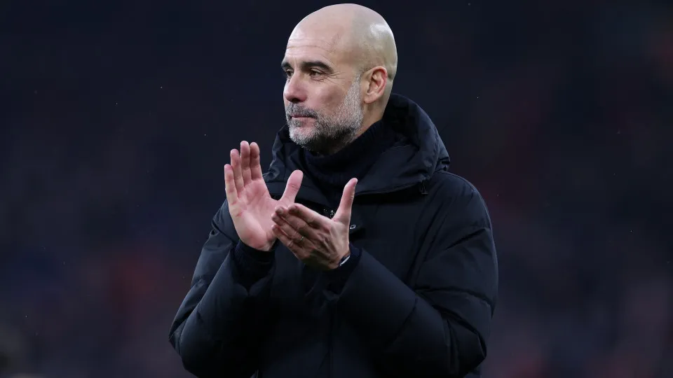 Pep Guardiola arrasado por repórter: "O que há de errado com ele?"
