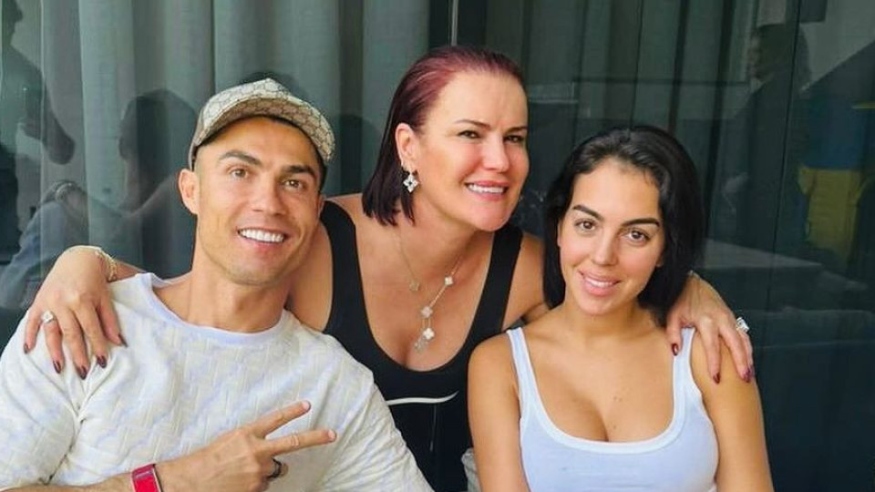 Elma Aveiro posa com Cristiano e Georgina