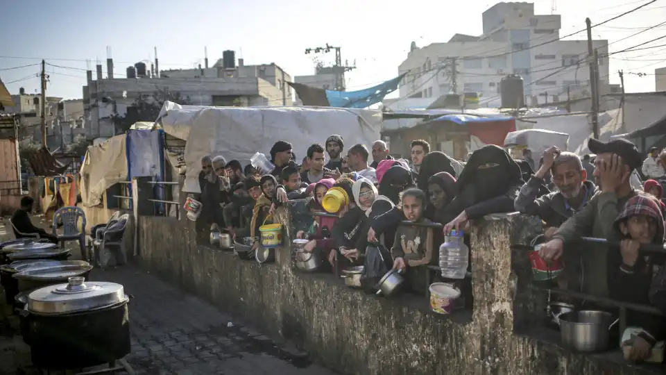 Marrocos anuncia envio de 40 toneladas de ajuda para Gaza por terra