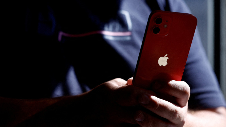 Próxima geração de iPhones pode vir a ter mais bateria 
