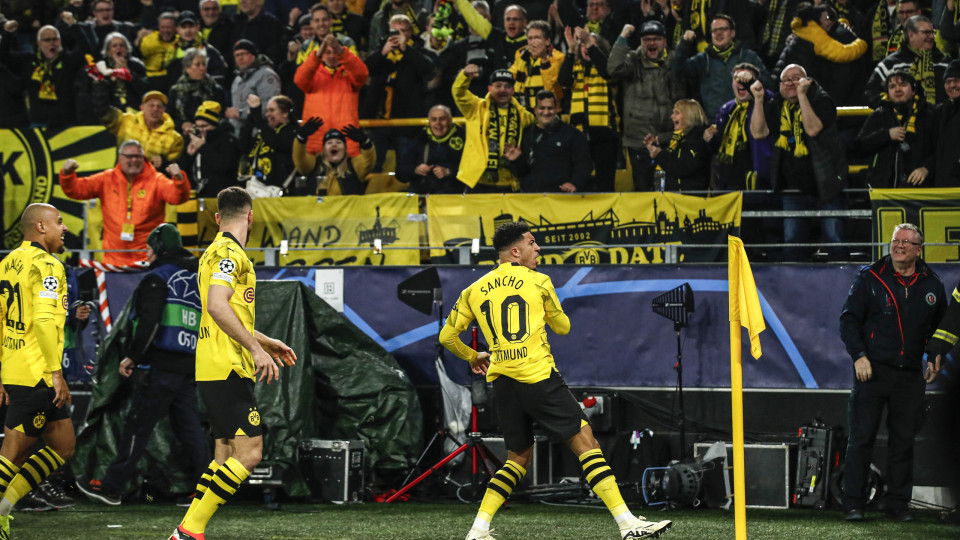 De flop a herói. Jadon Sancho embala Borussia Dortmund rumo aos 'quartos'