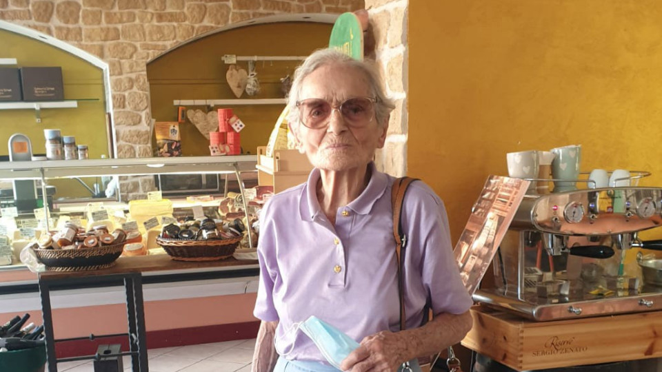 "Vou comprar uma Vespa". Idosa de 103 anos multada por conduzir sem carta