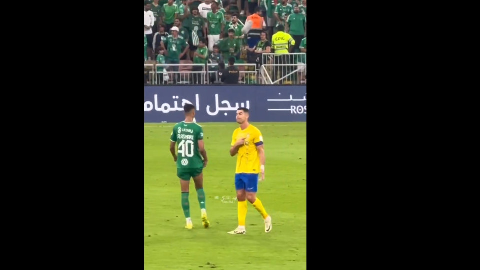 O gesto de Cristiano Ronaldo no Al Ahli-Al Nassr que está a dar que falar