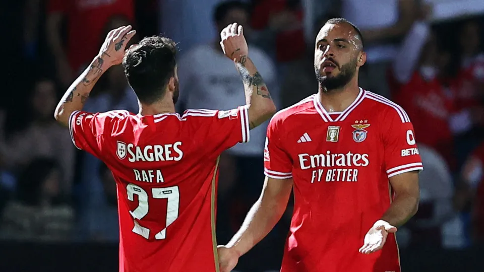 'Rei' Arthur ao salvamento de Schmidt. Benfica alcança triunfo suado