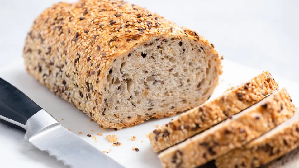 Só precisa de três ingredientes para fazer este pão caseiro e 'fit'