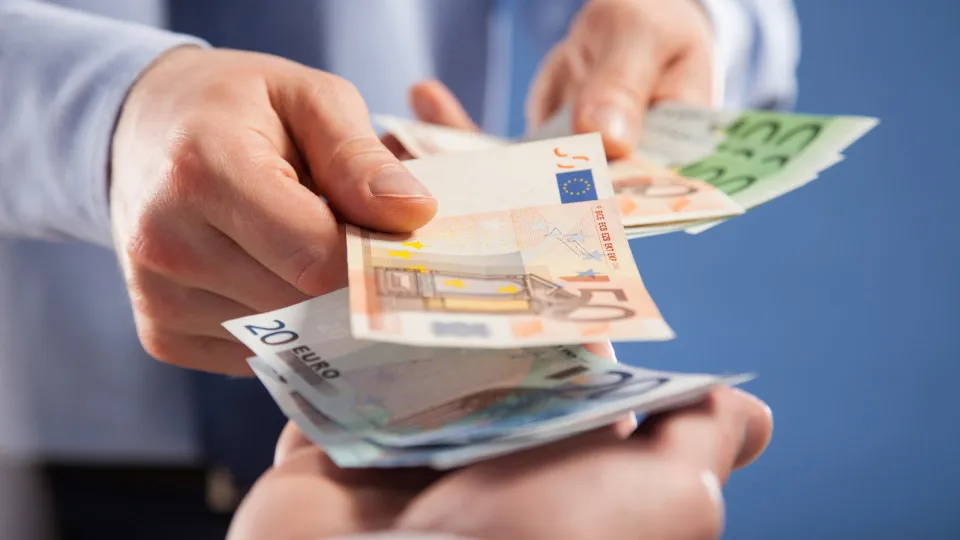 Afinal, até quando será pago o prémio salarial aos jovens? E por quem?