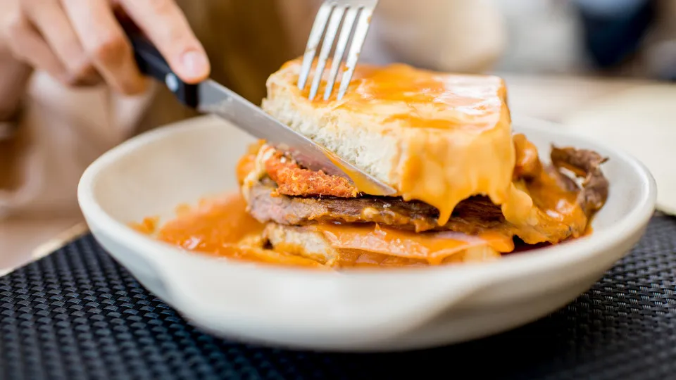 Fazer molho de francesinha à moda do Chefe Jamon? Estas são as dicas dele