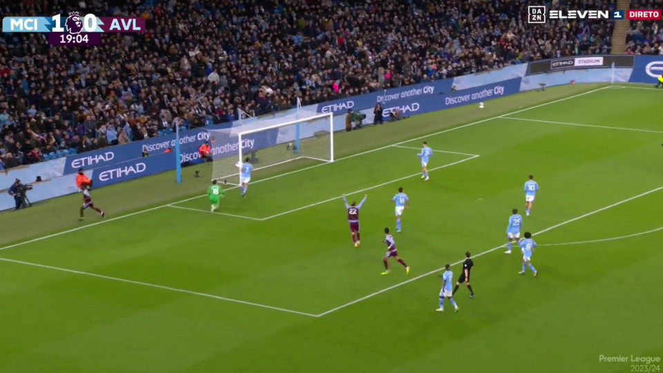O golo do Aston Villa que travou os festejos do Manchester City