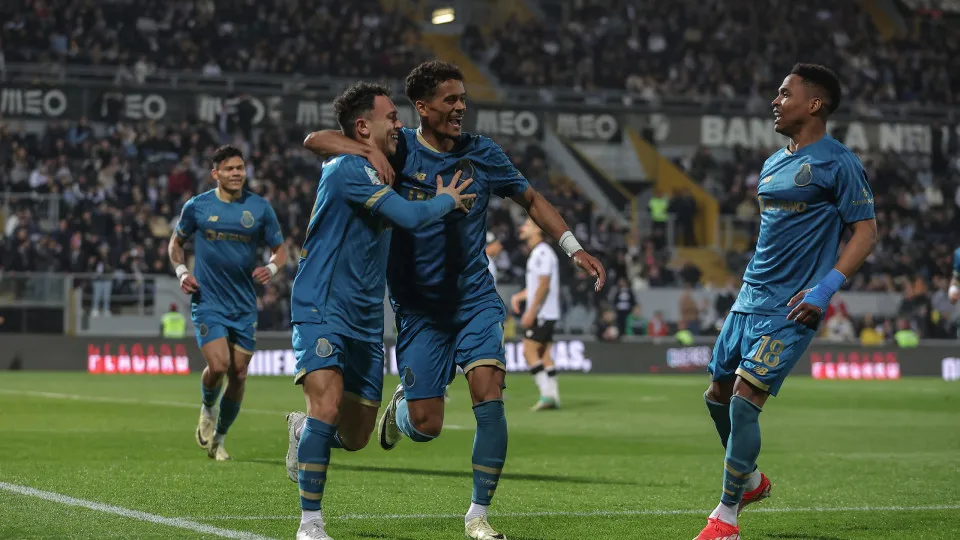 Entre cabeçadas e toucas, 'frango' coloca FC Porto com um pé no Jamor