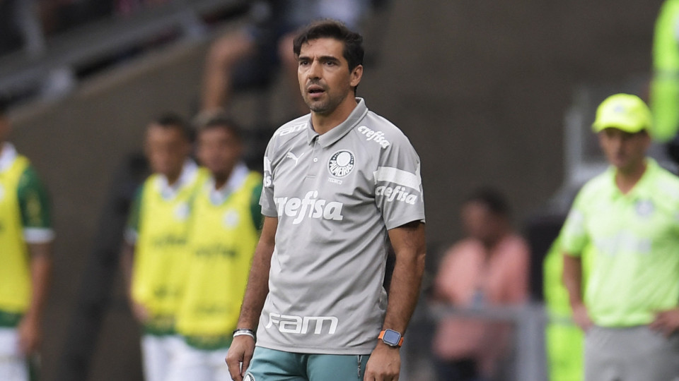 Abel 'poupa' jogadores e Palmeiras empata na estreia na Libertadores