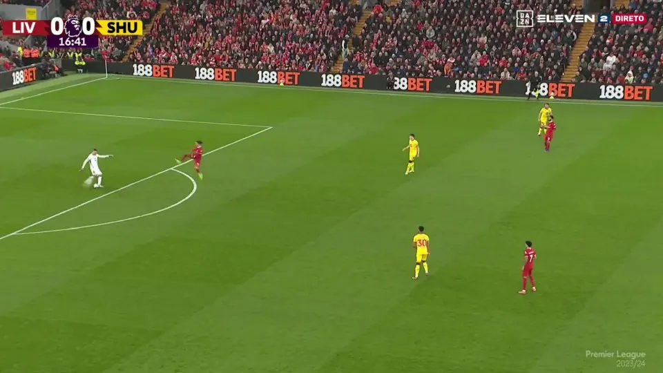 Darwin Núñez não desistiu e deixou Liverpool a vencer de forma caricata