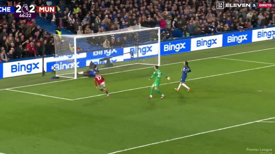 O golo da 'cambalhota' do Manchester United frente ao Chelsea