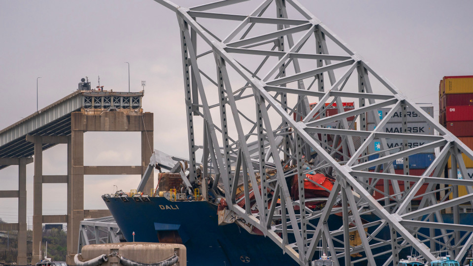 Embate contra ponte de Baltimore foi provocado por duas falhas de energia