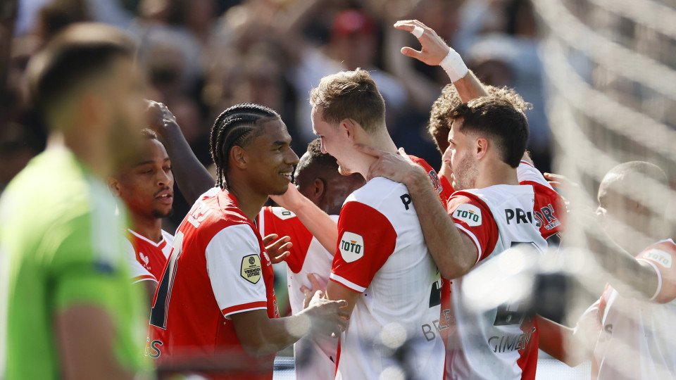 Feyenoord humilha Ajax e não deixa PSV aumentar (ainda mais) o 'fosso'