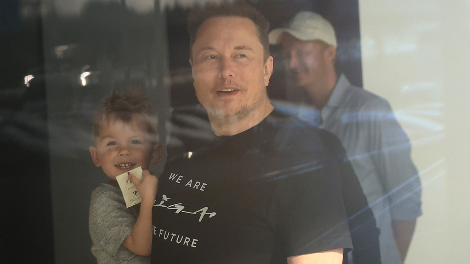 Elon Musk revela data de apresentação do Robotaxi da Tesla