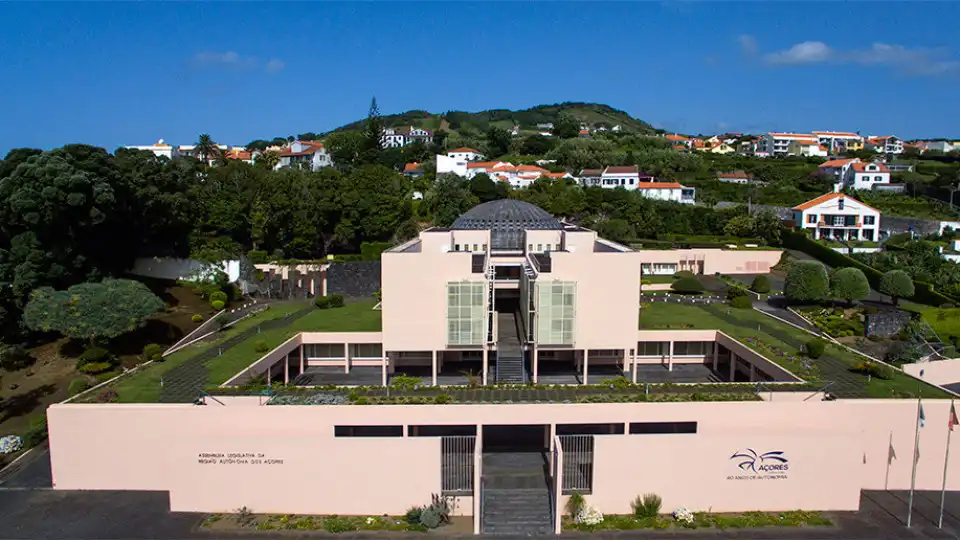 PS/Açores propõe revisão no funcionamento do Parlamento