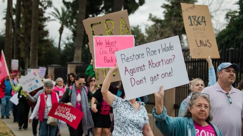 Arizona. Supremo decide a favor de lei que proíbe quase todos os abortos