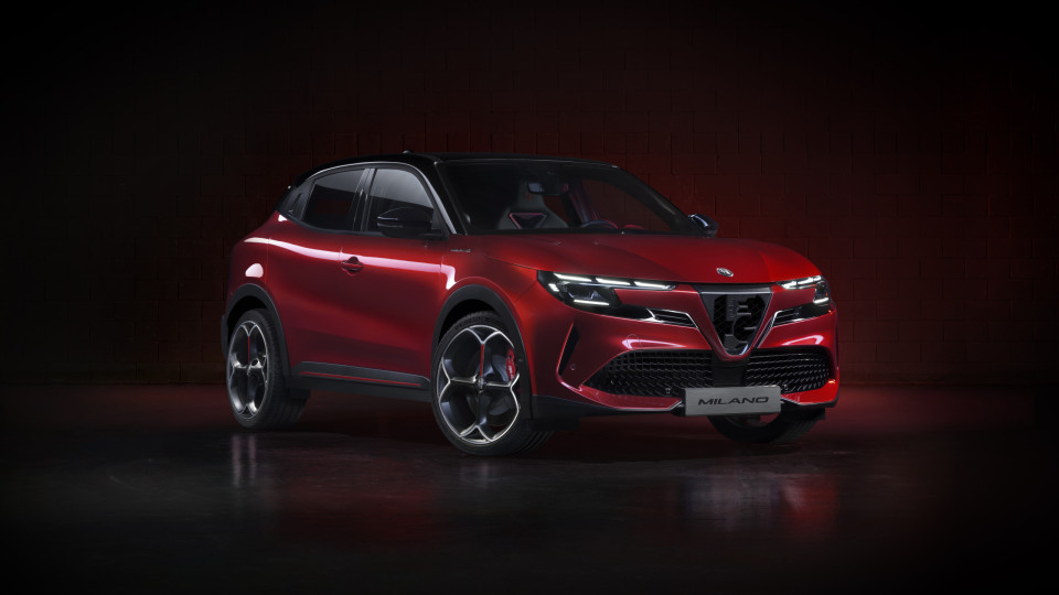 Alfa Romeo Milano é apresentado. Terá versão elétrica e híbrida
